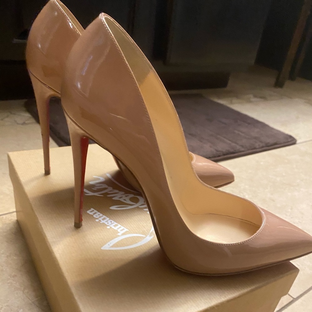 Christian Louboutin Nude Pigalle follies. Sz 39.